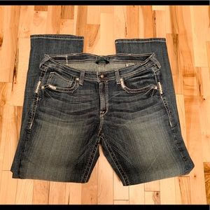 Love the detail on these jeans